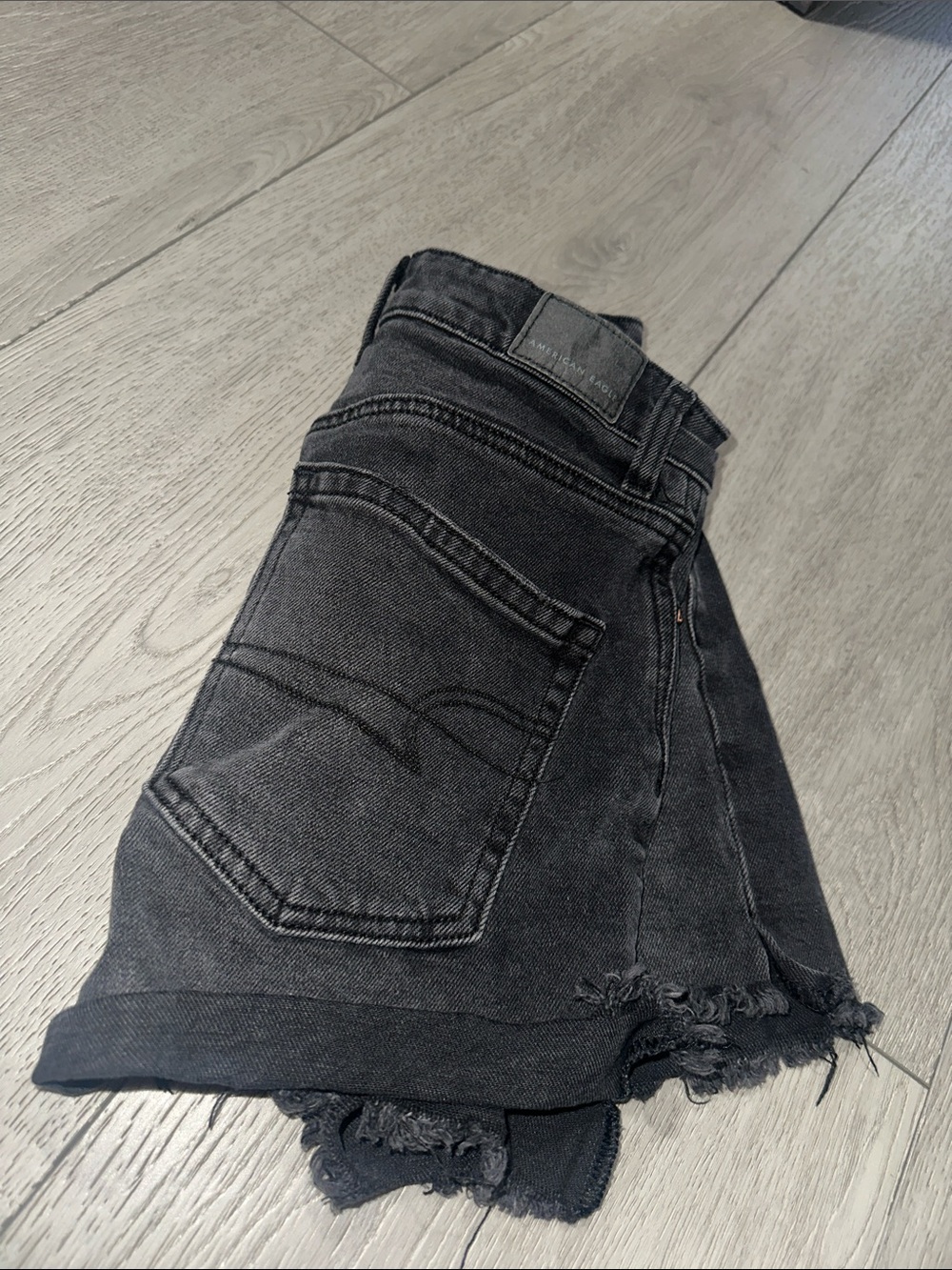 American Eagle Outfitters Black Frayed-Hem Denim Shorts size 000 - Picture 2 of 7